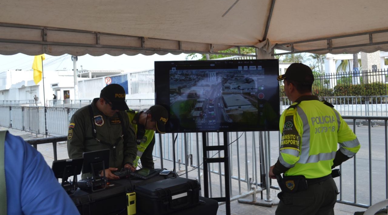 La Policía ha tenido especial vigilancia en los desfiles de la Vía 40 con vigilancia aérea a través de drones.