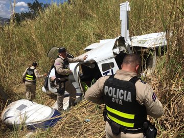 Así quedó la avioneta que se estrelló en Heredia, Costa Rica.