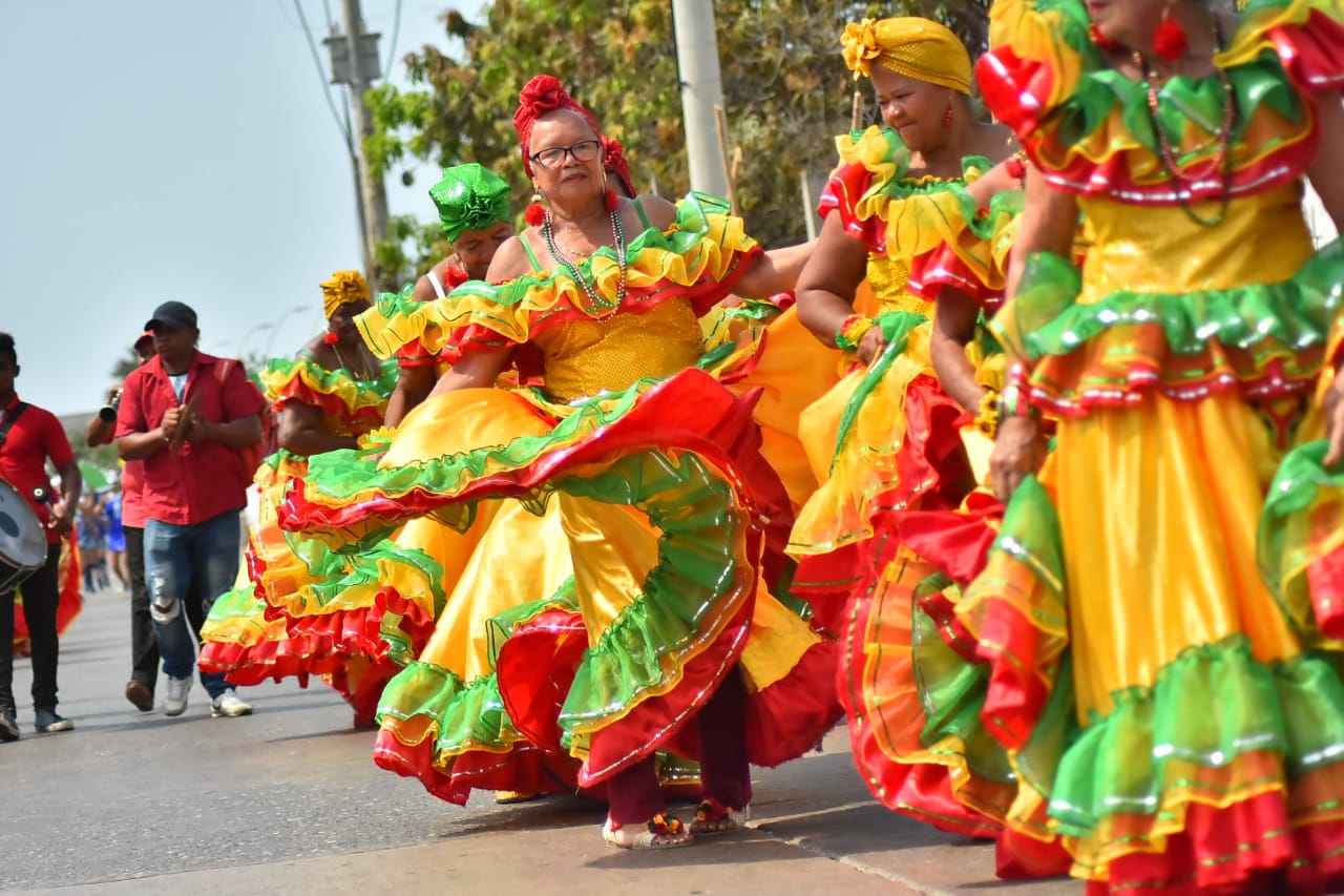 Todas disfrutan del desfile.