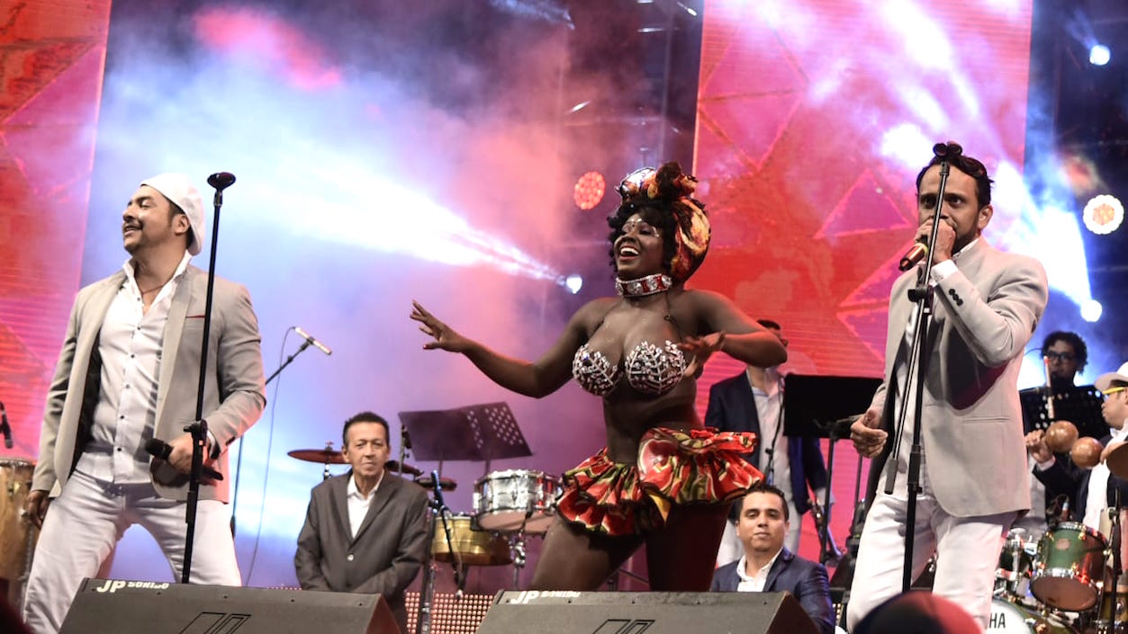 Bastante ovacionada la presentación de La Nómina del Pin.
