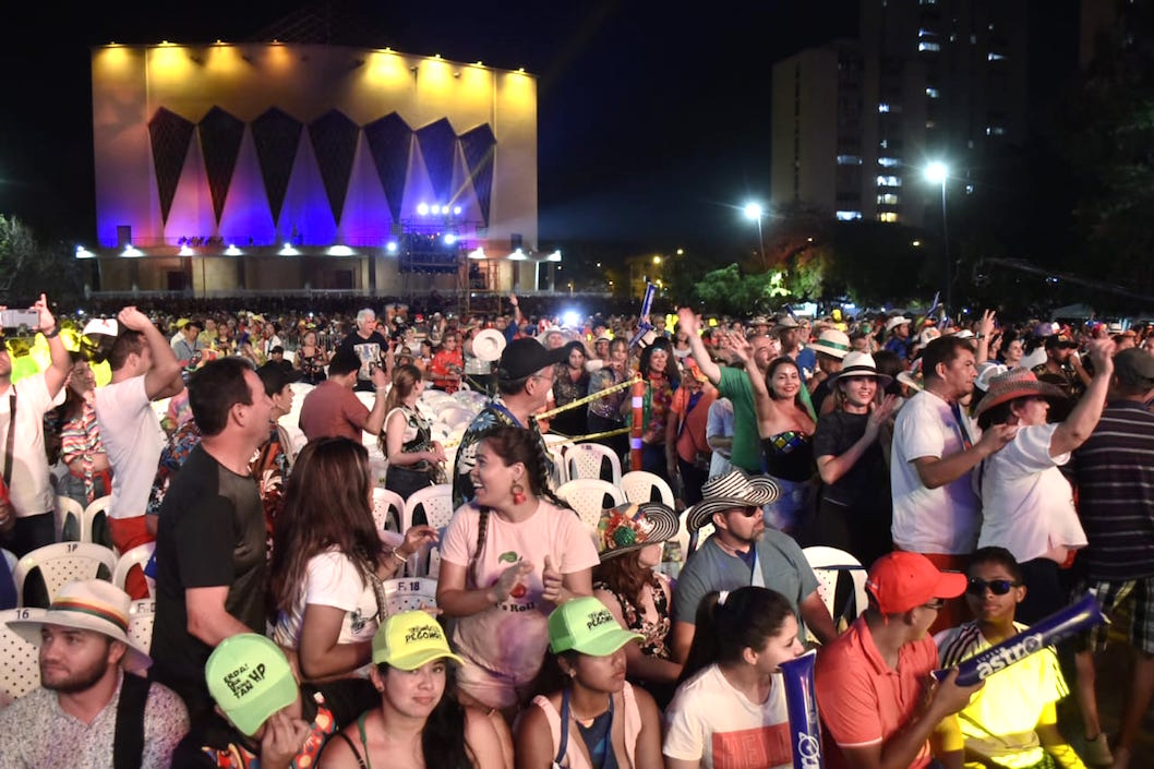 El público presente en la Plaza de la Paz.