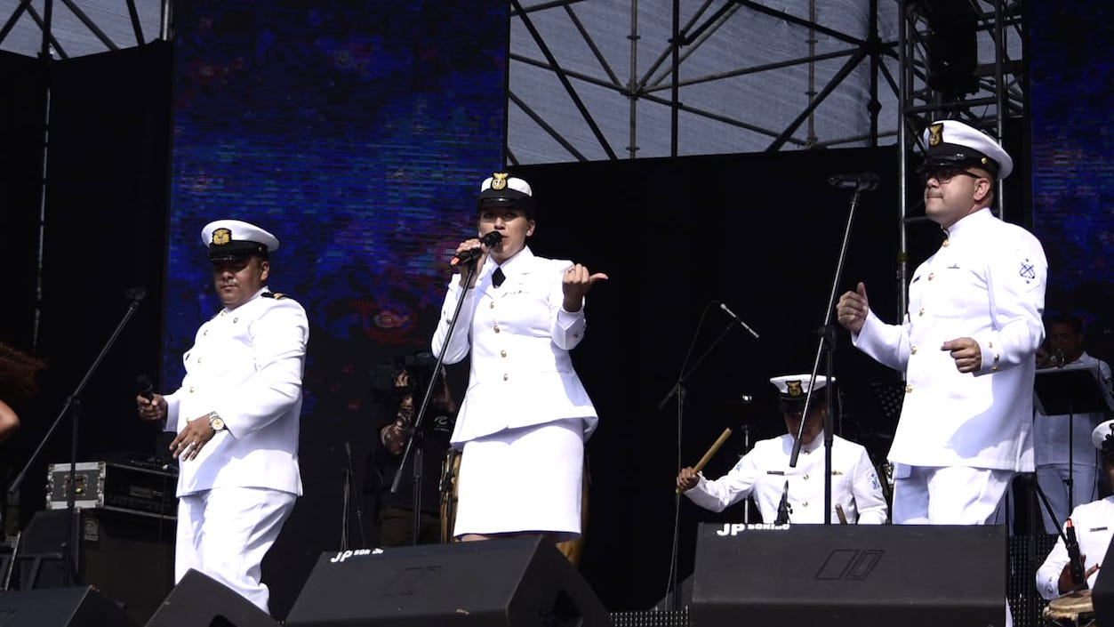 La Armada Nacional presente con su Son Marino.