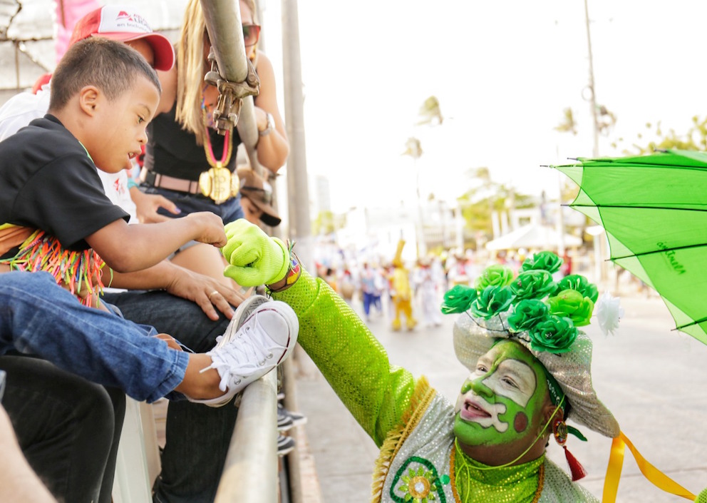 Los disfraces compartiendo con los niños.