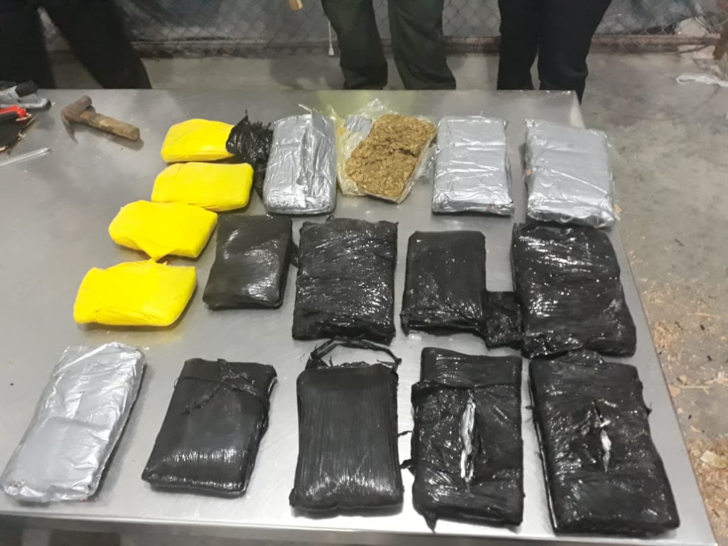 Parte de la droga encontrada en las sillas.