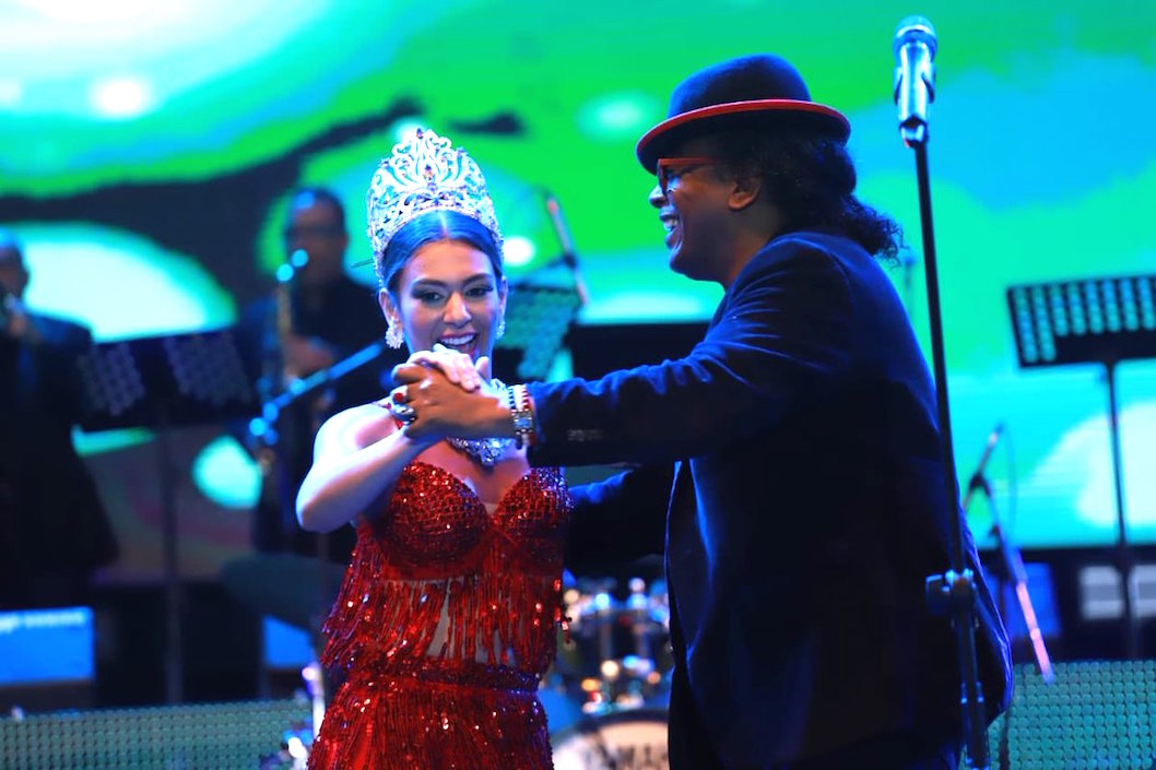 La Rena Carolina con Sergio Vargas.