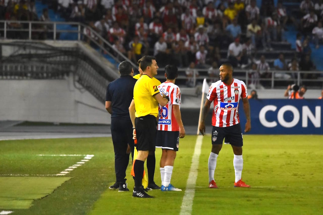 Confusión al momento del ingreso de Freddy Hinestroza.