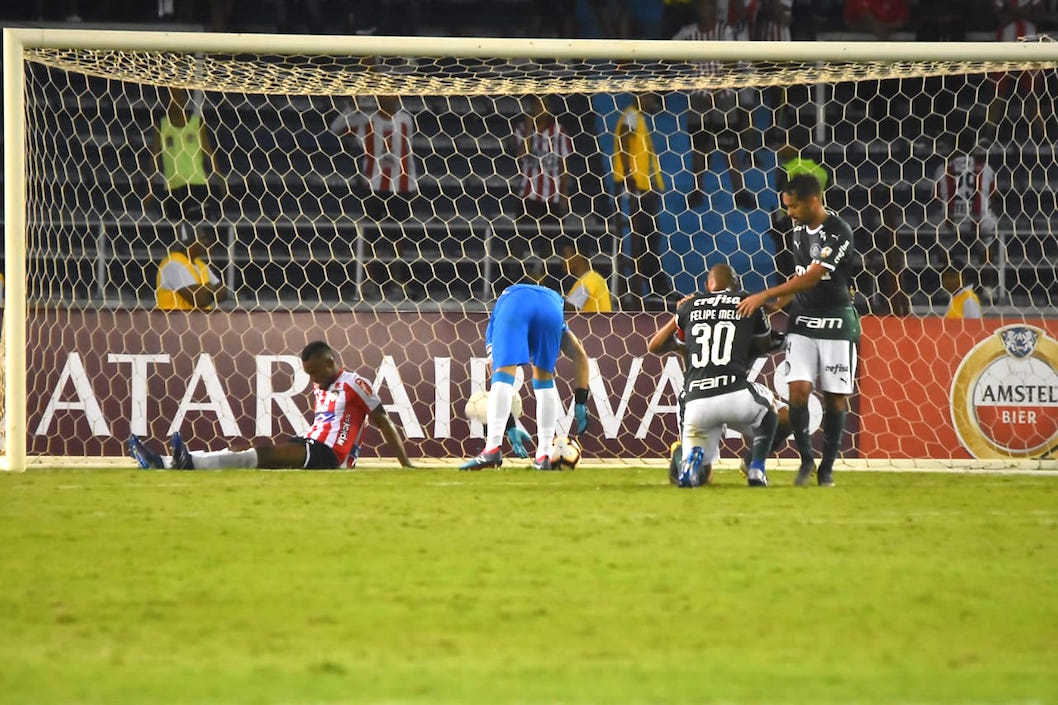 Impotencia juniorista ante el segundo gol visitante.