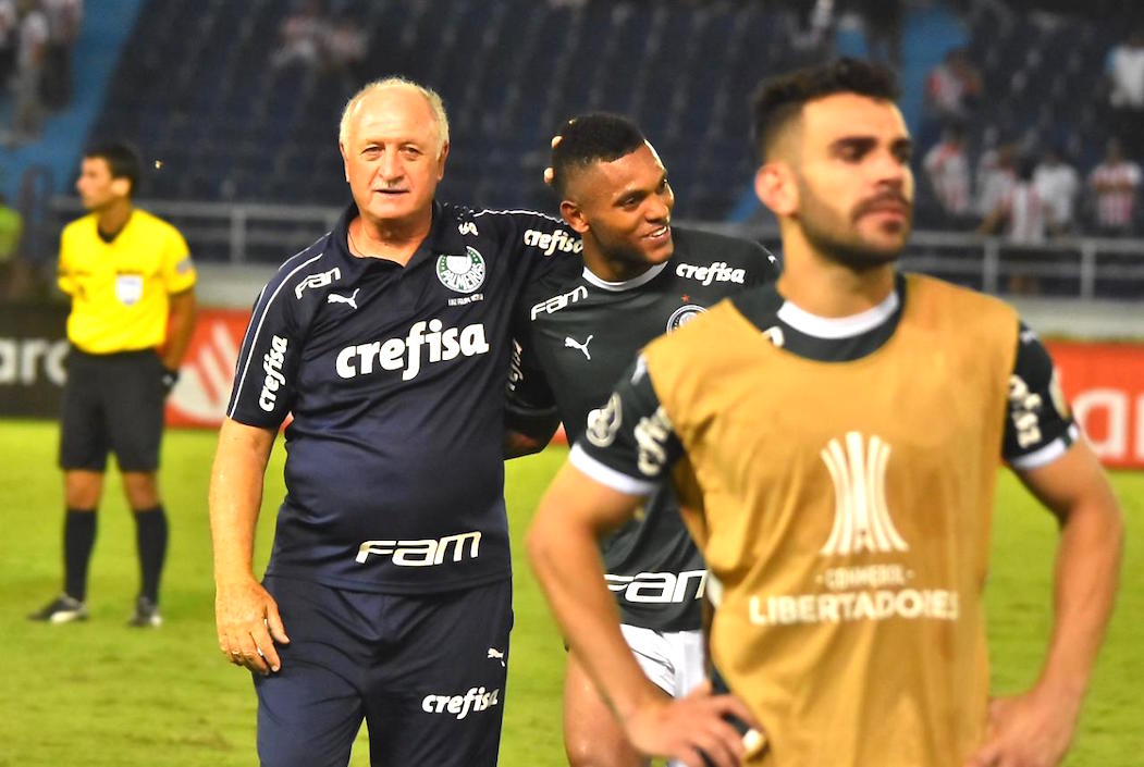 El DT Luis Felipe Scolari con el colombiano Miguel Ángel Borja,.
