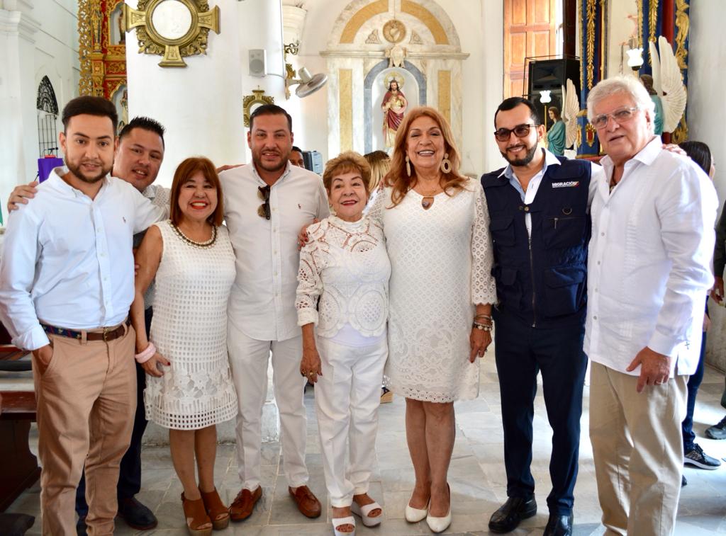 Funcionarios de la Alcaldía en la misa de conmemoración.