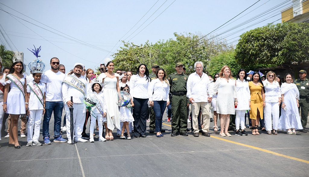 Funcionarios de la Alcaldía de Soledad en el recorrido.