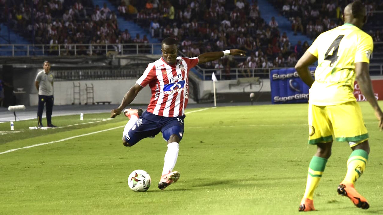 Daniel Moreno enfrentando la marca de Marvin Valecilla.