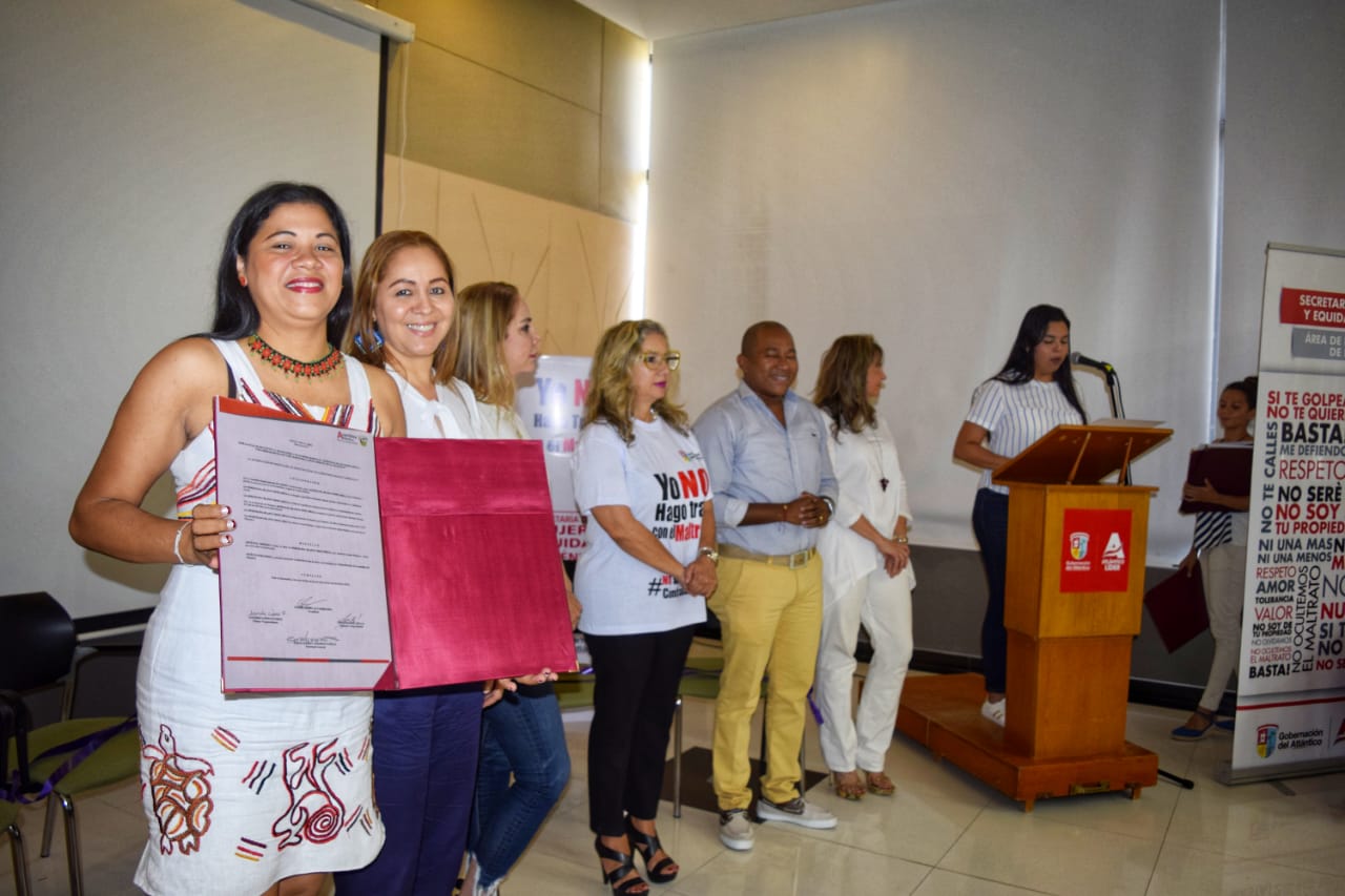 Parte de las mujeres exaltadas por la Gobernación.