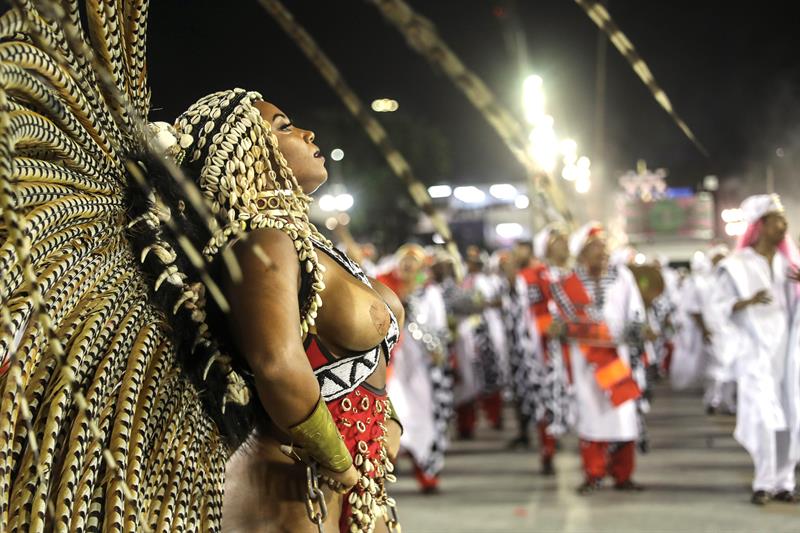 Integrantes de la escuela de samba del Grupo Especial Estacao Primeira de Mangueira.