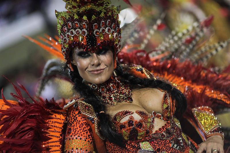 Integrantes de la escuela de samba del Grupo Especial PUniao da Ilha do Governador.