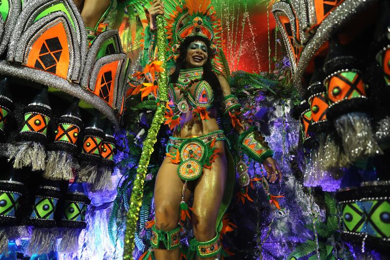 Integrantes de la escuela de samba del Grupo Especial Portela.