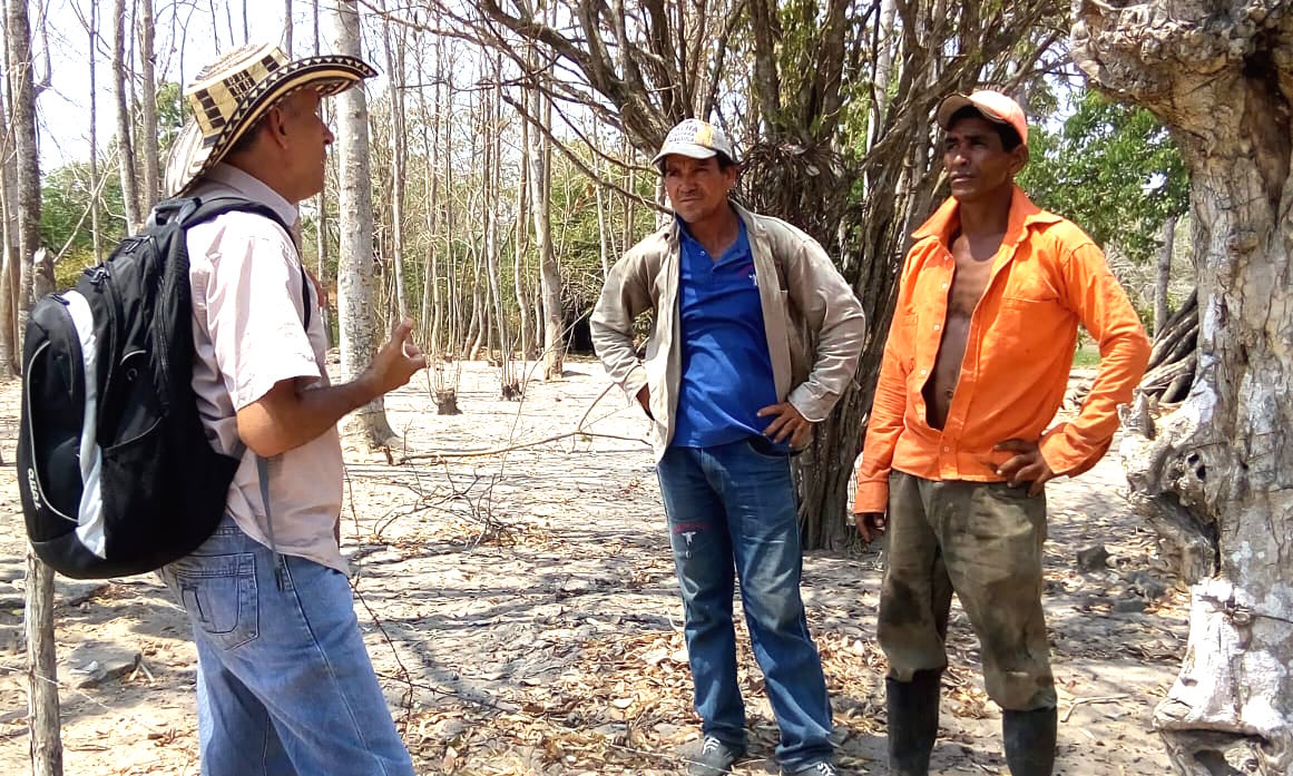 Jairo Holguín, vocero de la Red de Animalistas, durante la visita de inspección.