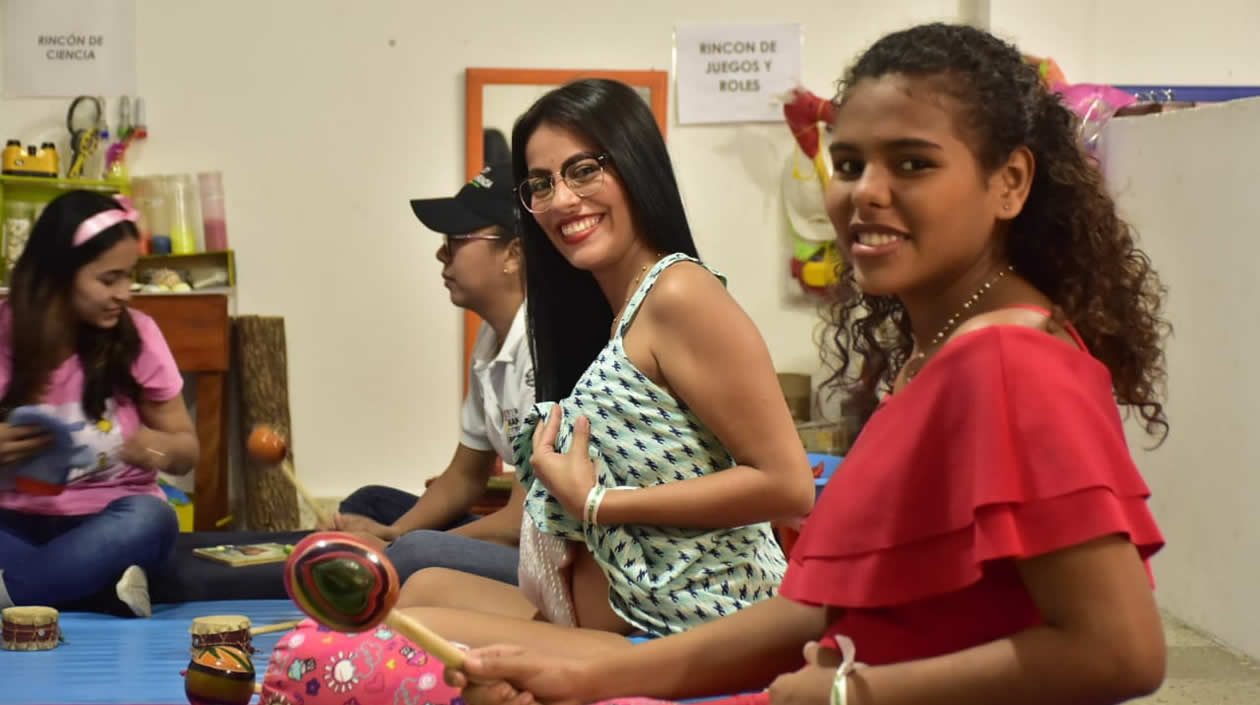 Fueron 140 las mujeres homenajeadas en el Distrito.