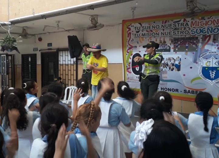 A ritmo de zamba las alumnas dijero sí a la vida.