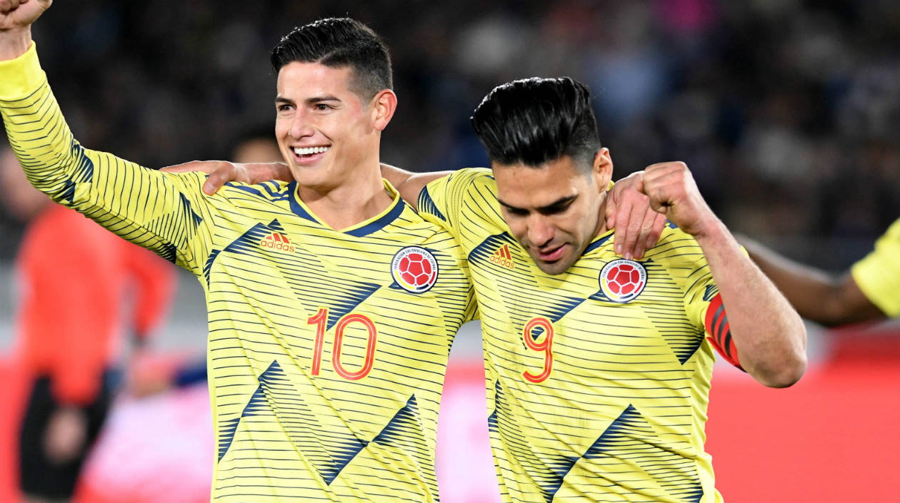 El festejo de JAmes Rodríguez y Falcao García, tras el gol del triunfo. 