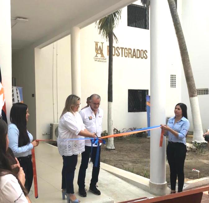 La Rectora (e) Maryluz Stevenson y el Gobernador Eduardo Verano De la rosa, duranten la inauguración.