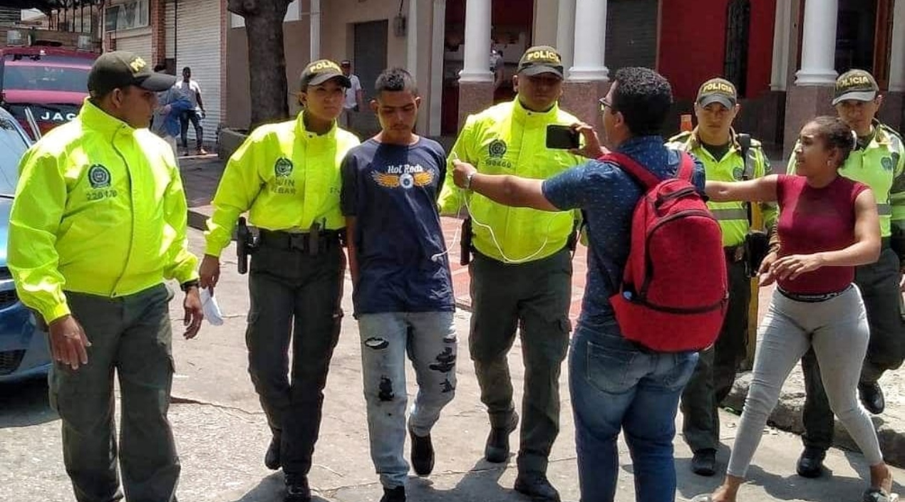 Brayan de Jesús fue capturado ayer en el barrio El Bosque y llevado a la URI de la Fiscalía.