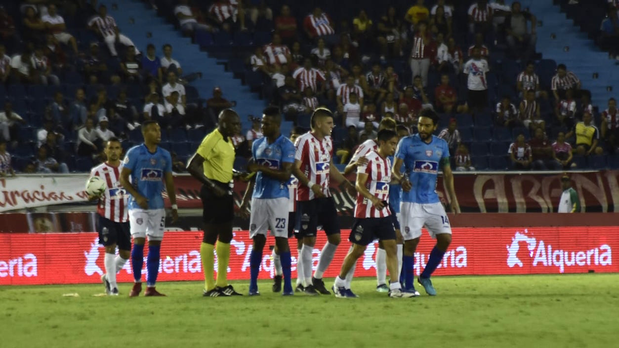 La expulsión de Fabián Sambueza.