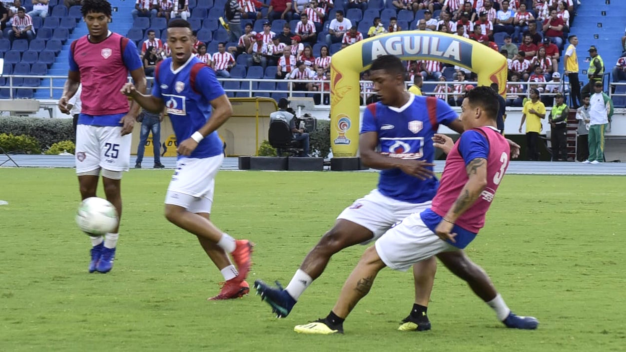 Calentamiento previo de los jugadores del Unión Magdalena.