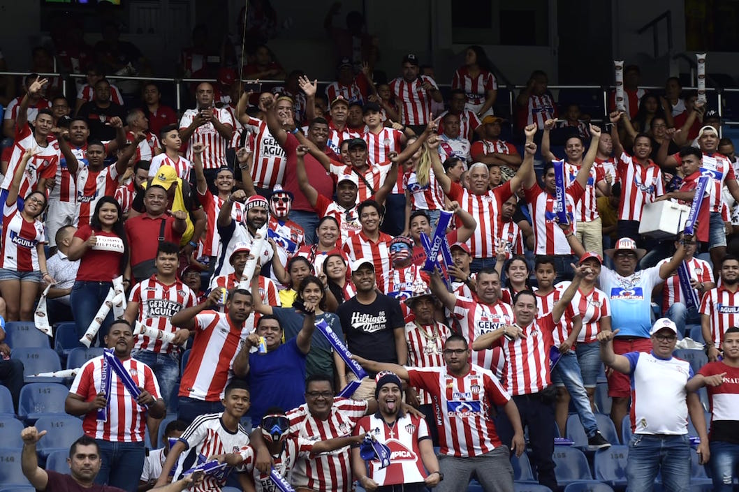 Aficionados presentes en el Metropolitano.