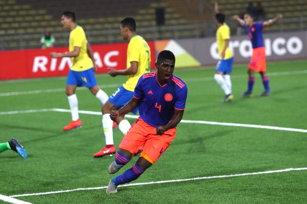 Yoni Mosquera celebrando el empate parcial 1-1 para los colombianos.