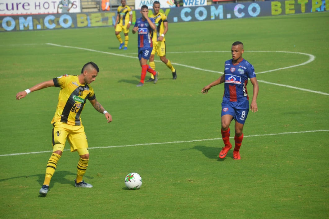 Hernán Luna se fue abucheado de la tribuna.