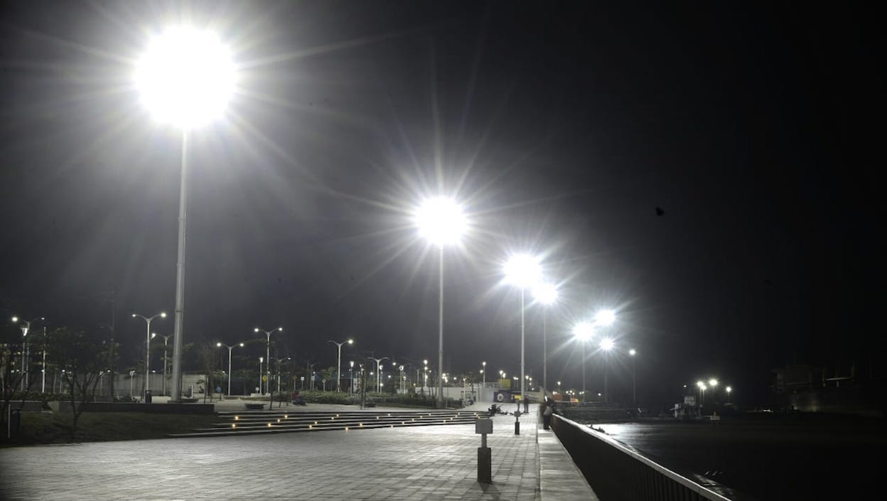 Vista nocturna del Gran Malecón.