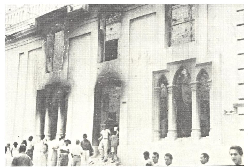 Iglesia de San Nicolás destruida por las llamas.