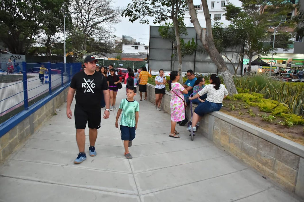 Senderos peatonales en el nuevo parque.