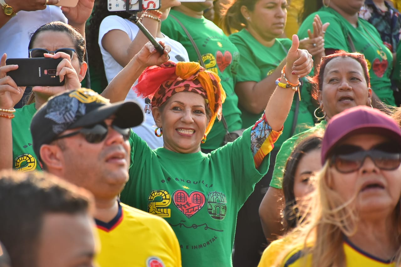 Los asistentes al Gran Malecón del Río Magdalena.