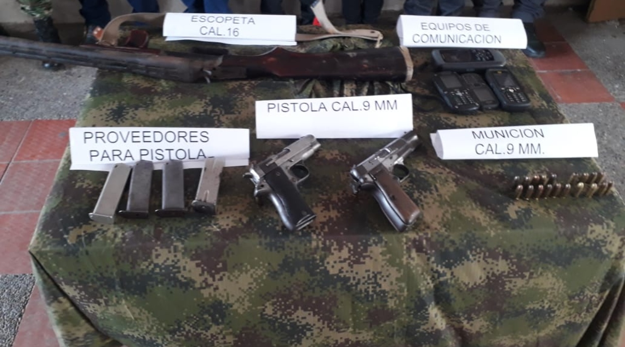 Armas halladas durante los allanamientos.