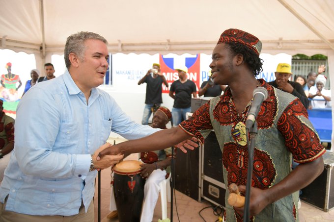 Los grupos musicales Las Alegres Ambulancias y Kombilesa interpretaron los himnos y música palenquera, durante la visita presidencial a ese histórico pueblo de Bolívar para el evento de la Ruta Cimarrona.