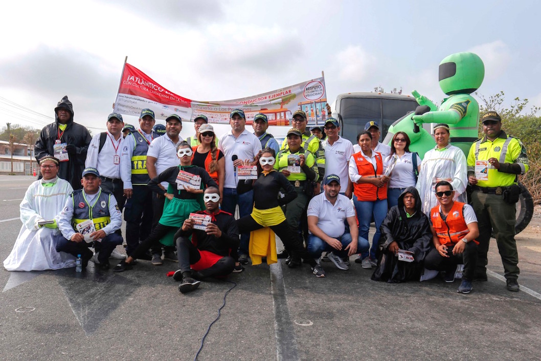 Equipo de trabajo para prevenir la accidentalidad.