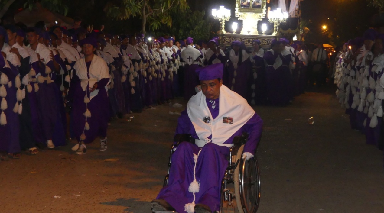 Cortesía En las procesiones salen todos y no importa las limitaciones físicas.