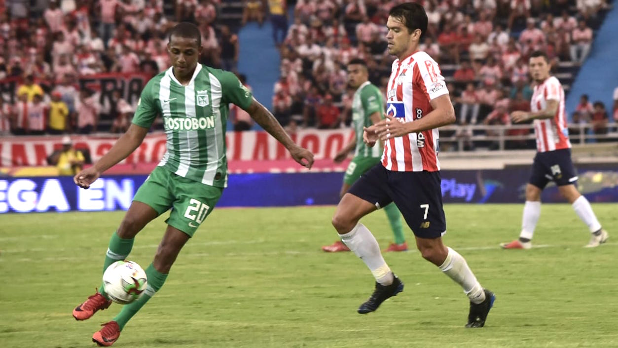 Steven Lucumí enfrentando a sebastián Hernández.