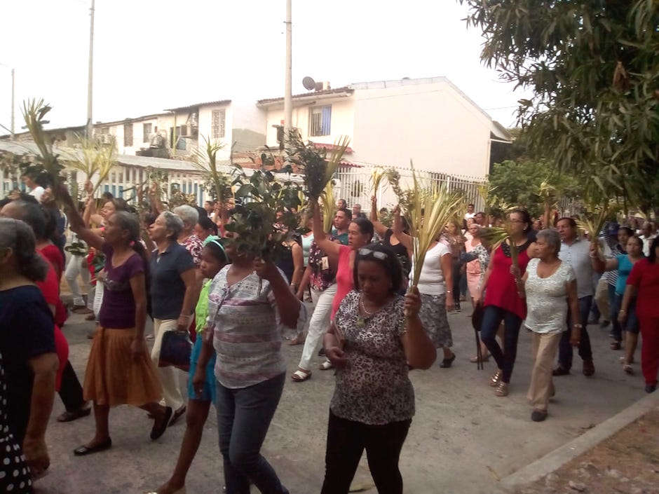 Procesión de la Parroquia Cristo Sacerdote, en Soledad.
