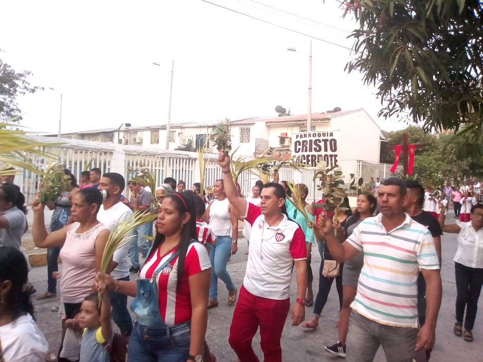 Recorrido por los barrios Caribe Real, Carnero y San Antonio, de la procesión de la Parroquia Cristo Sacerdote, en Soledad.