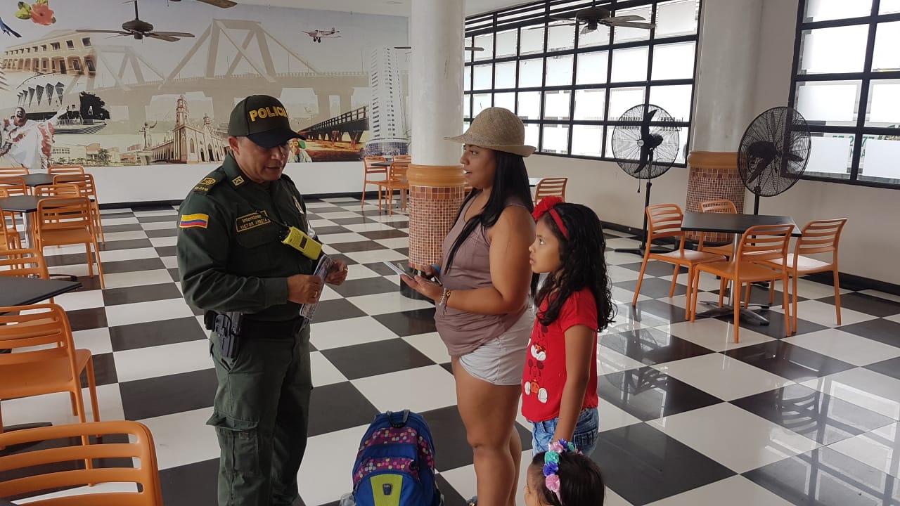 Los padres de familia atendieron las recomendaciones de la Policía de Infancia y Adolescencia.