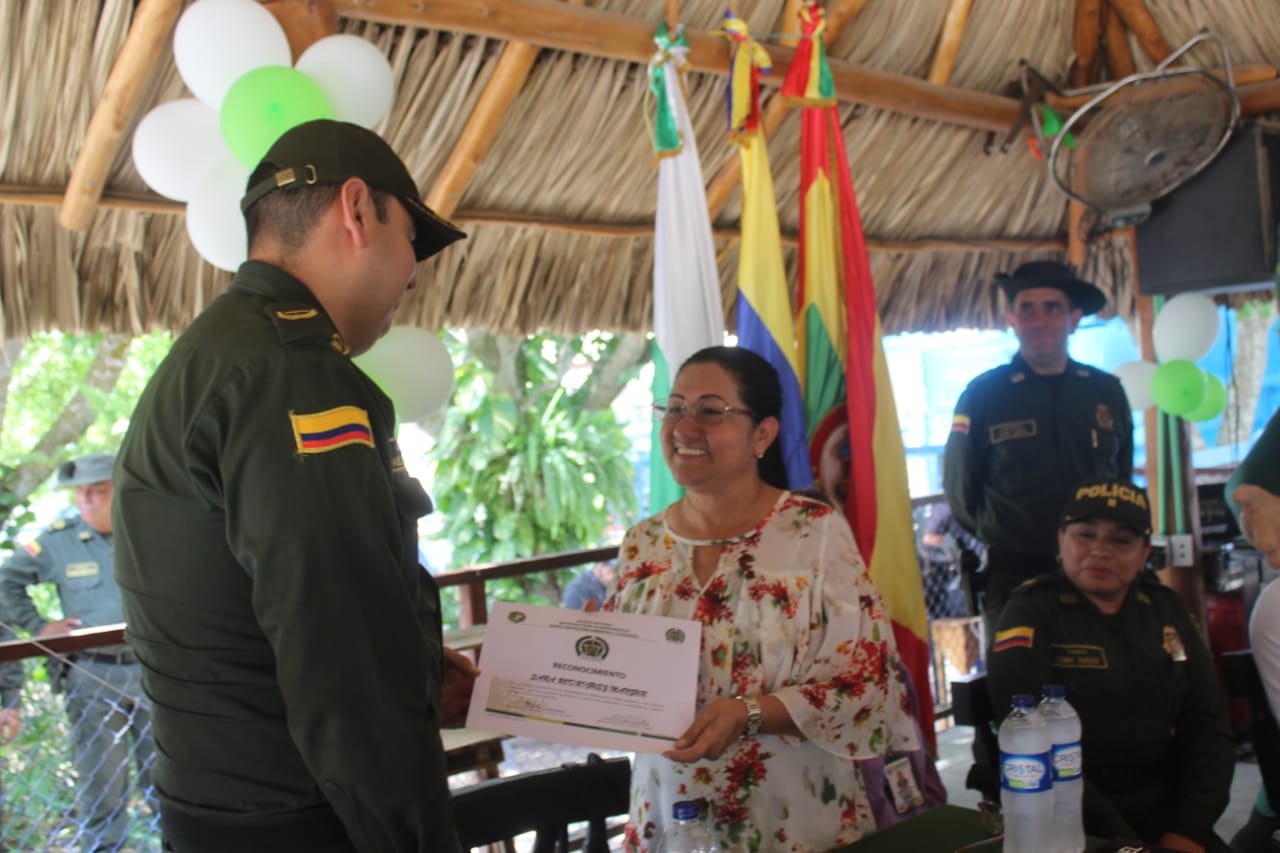 Policía ambiental entregó certificados a las diferentes autoridades ambientales que trabajan en la prevención, control y vigilancia sobre los recursos naturales.