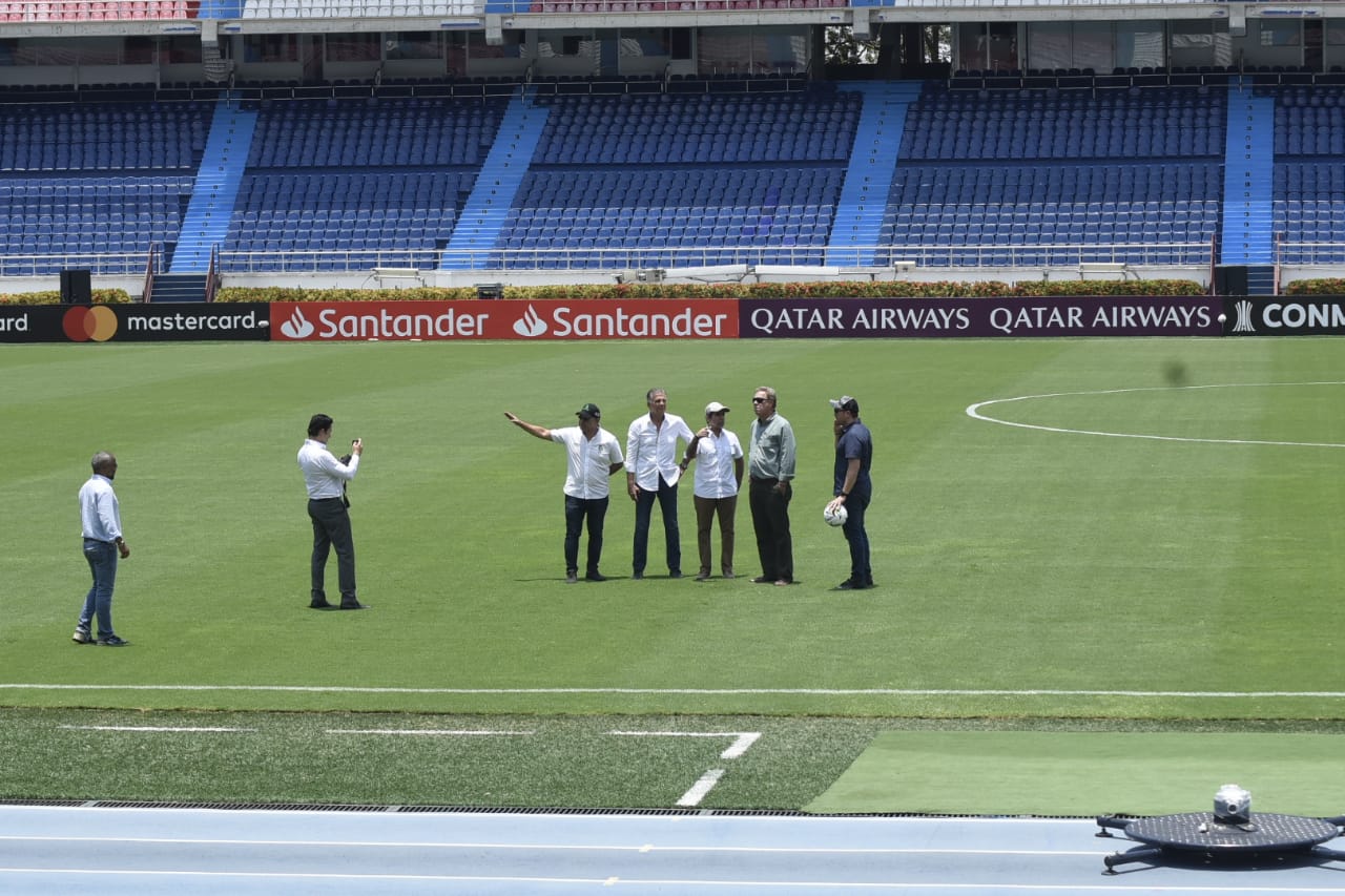 El técnico de la Selección Colombia, Carlos Queiroz, el Alcalde Alejandro Char y el presidente de la Federación Colombiana de Fútbol, Ramón Jesurún.