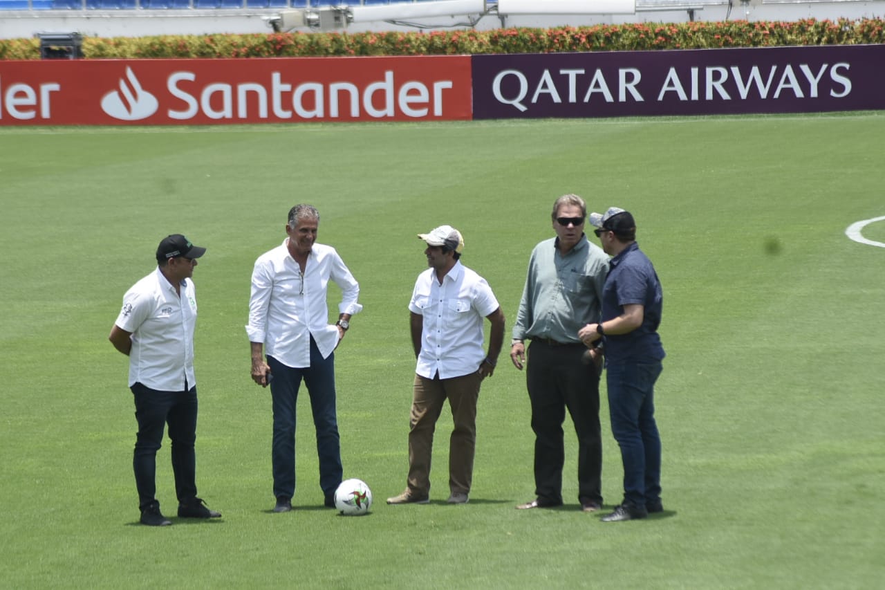 El técnico de la Selección Colombia, Carlos Queiroz, el Alcalde Alejandro Char y el presidente de la Federación Colombiana de Fútbol, Ramón Jesurún.