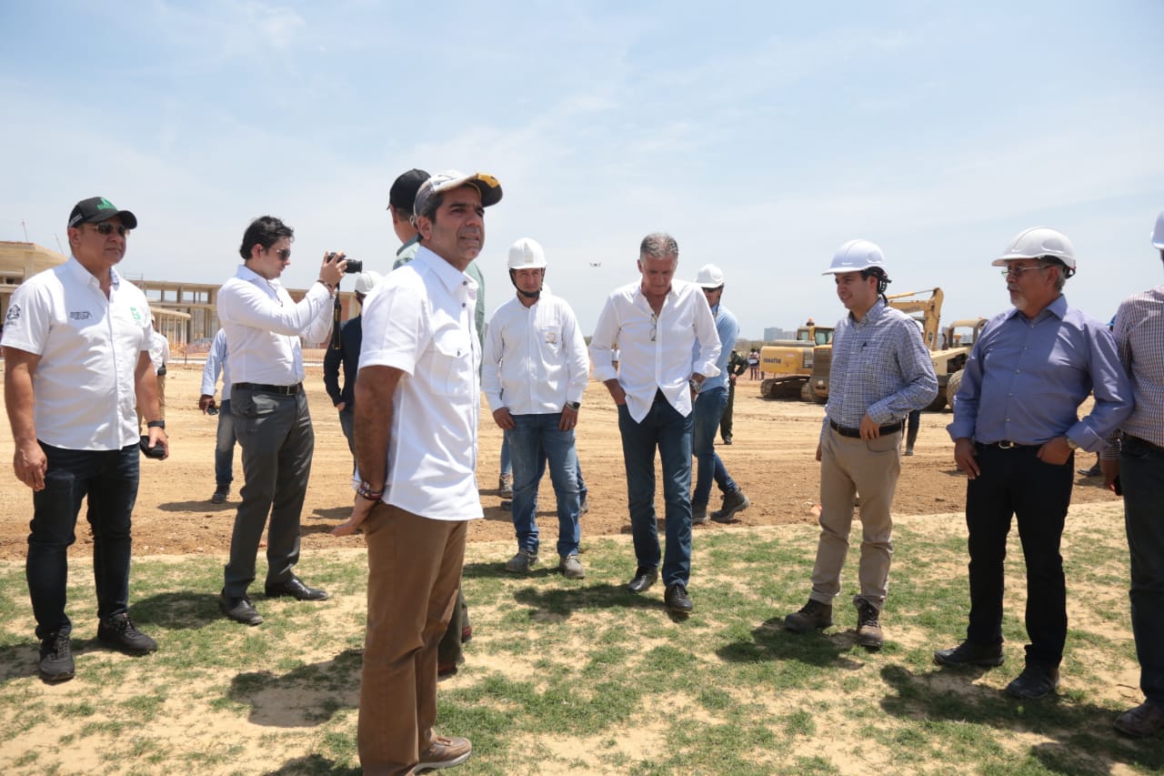 El Alcalde de Barranquilla, Alejandro Char y el técnico de la Selección Colombia, Carlos Queiroz.