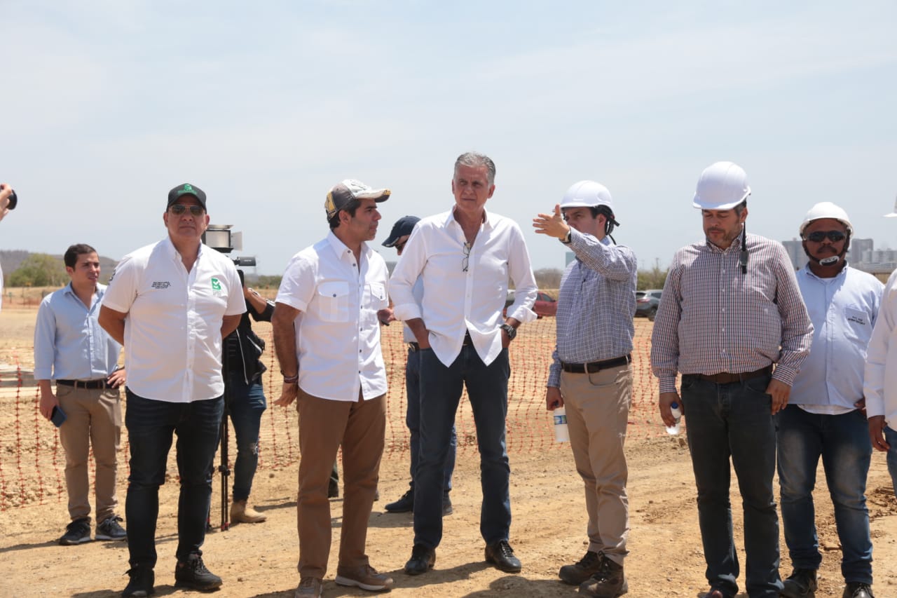 El Alcalde de Barranquilla, Alejandro Char y el técnico de la Selección Colombia, Carlos Queiroz.