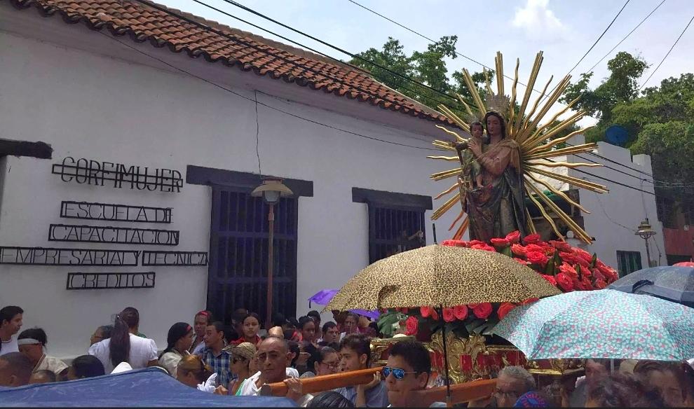 Procesión de la Virgen de Nuestra Señora del Rosario.