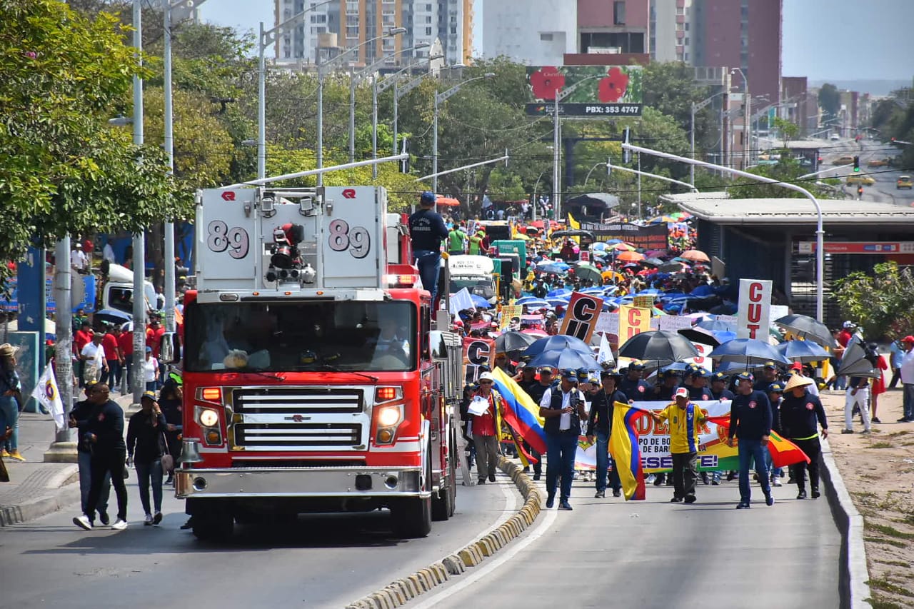Bomberos acompañó la marcha.