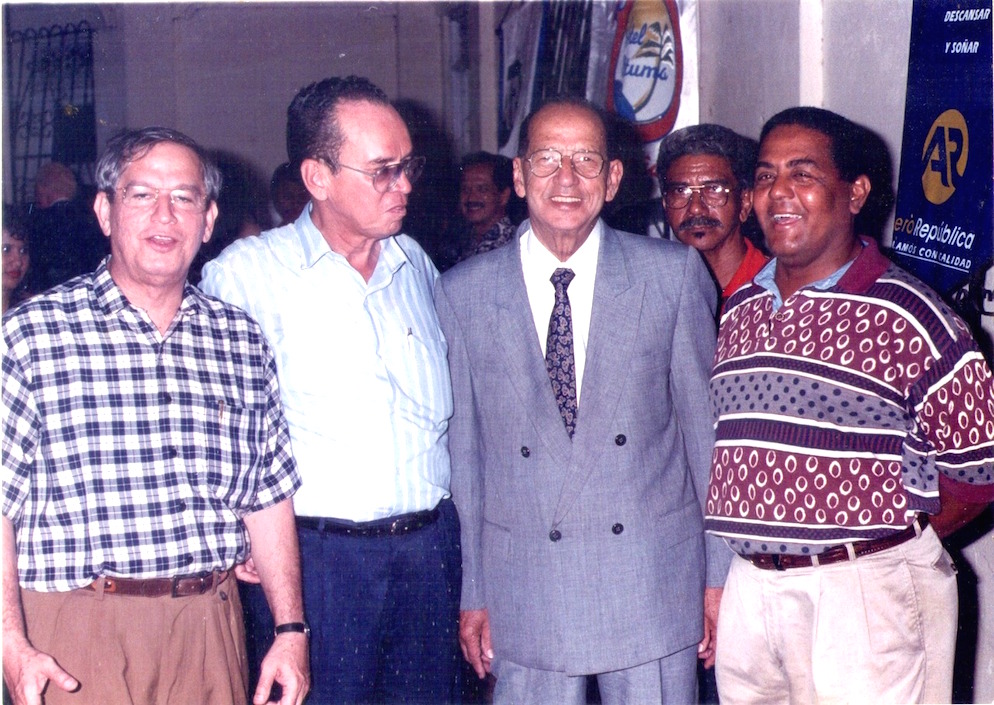 Acompañado de los colegas Andrés Salcedo, Alberto Navarro, Antonio Borja y Eduardo Hernández.